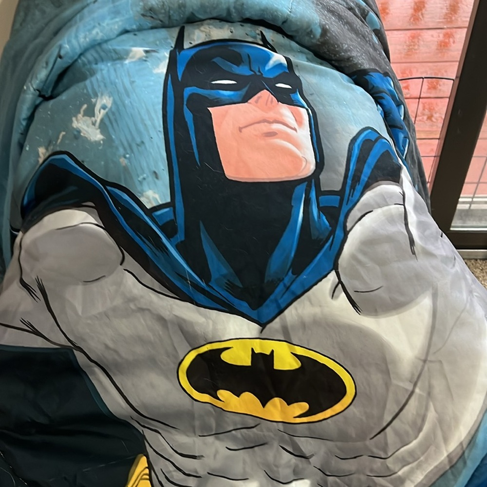 Batman twin comforter & sheet set; sheet has tear in it;otherwise good condition